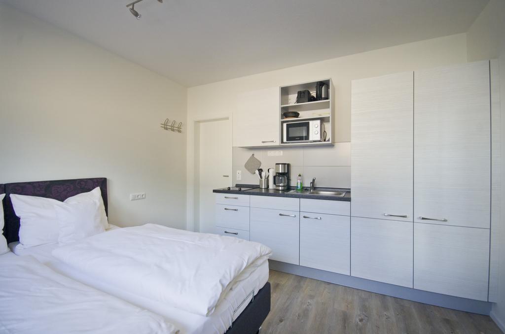 Appartements Am Kurpark Бад-Виндсхайм Номер фото